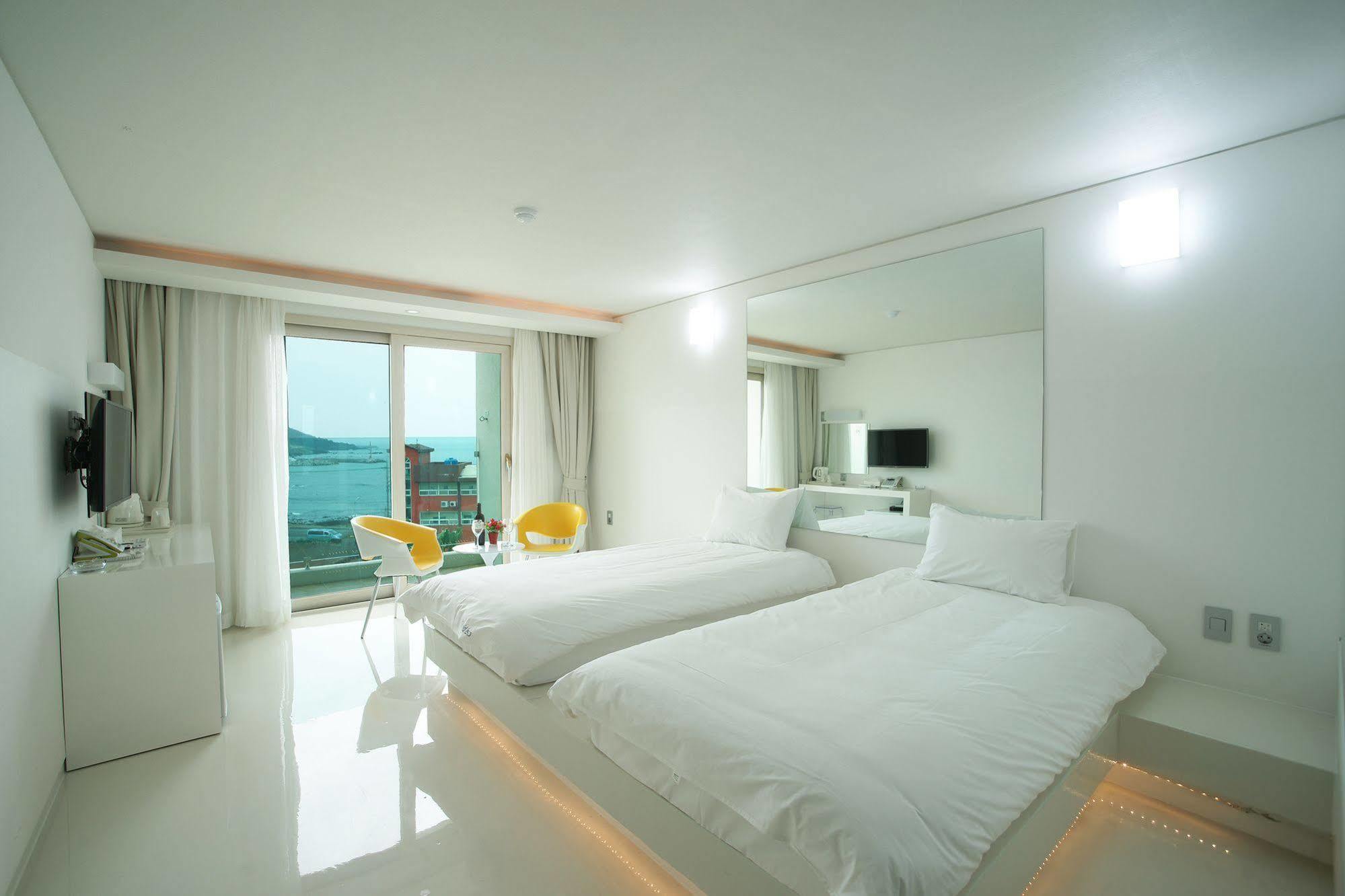 Hotel Ciel Bleu Jeju Exteriör bild