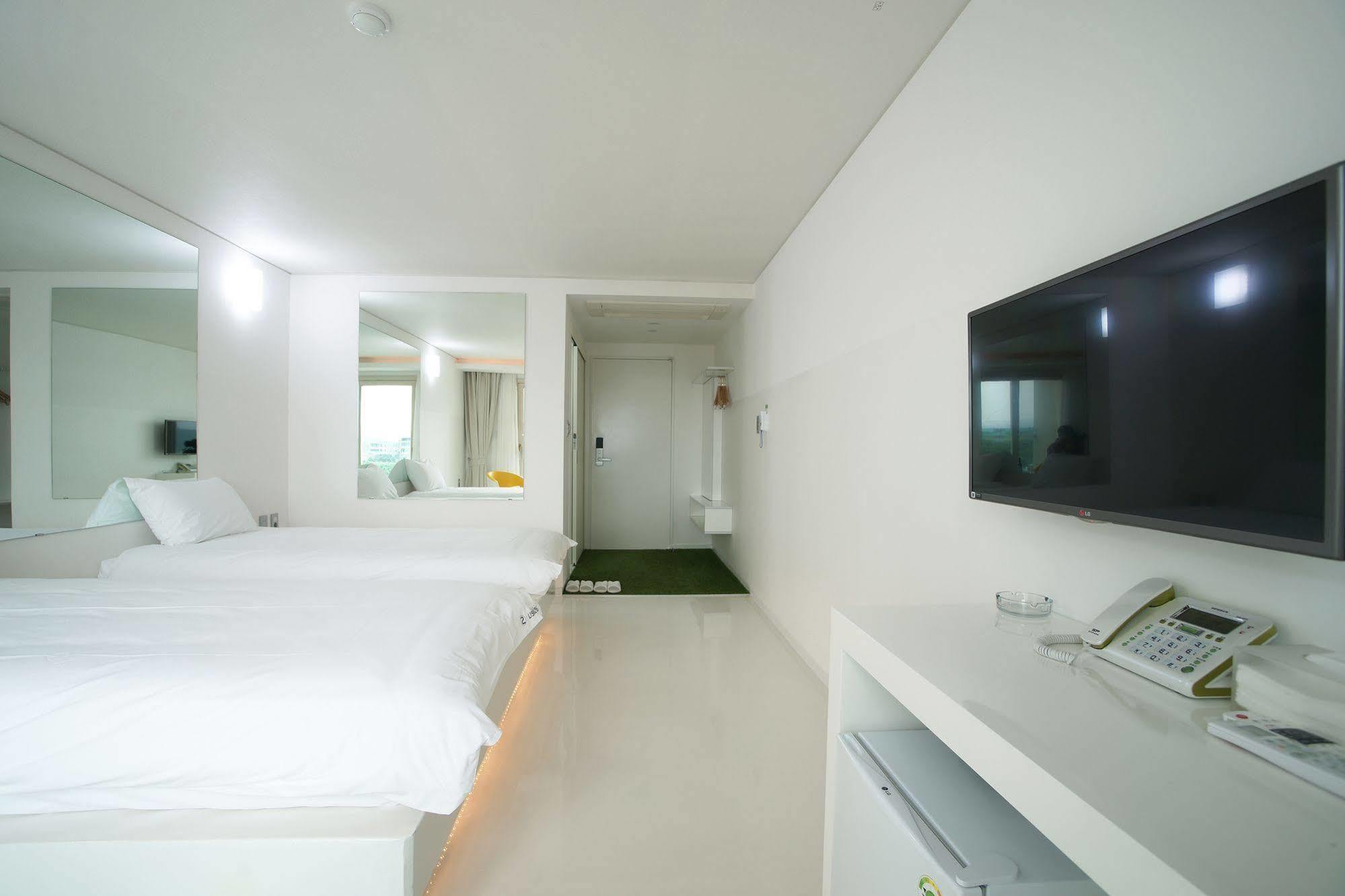 Hotel Ciel Bleu Jeju Exteriör bild
