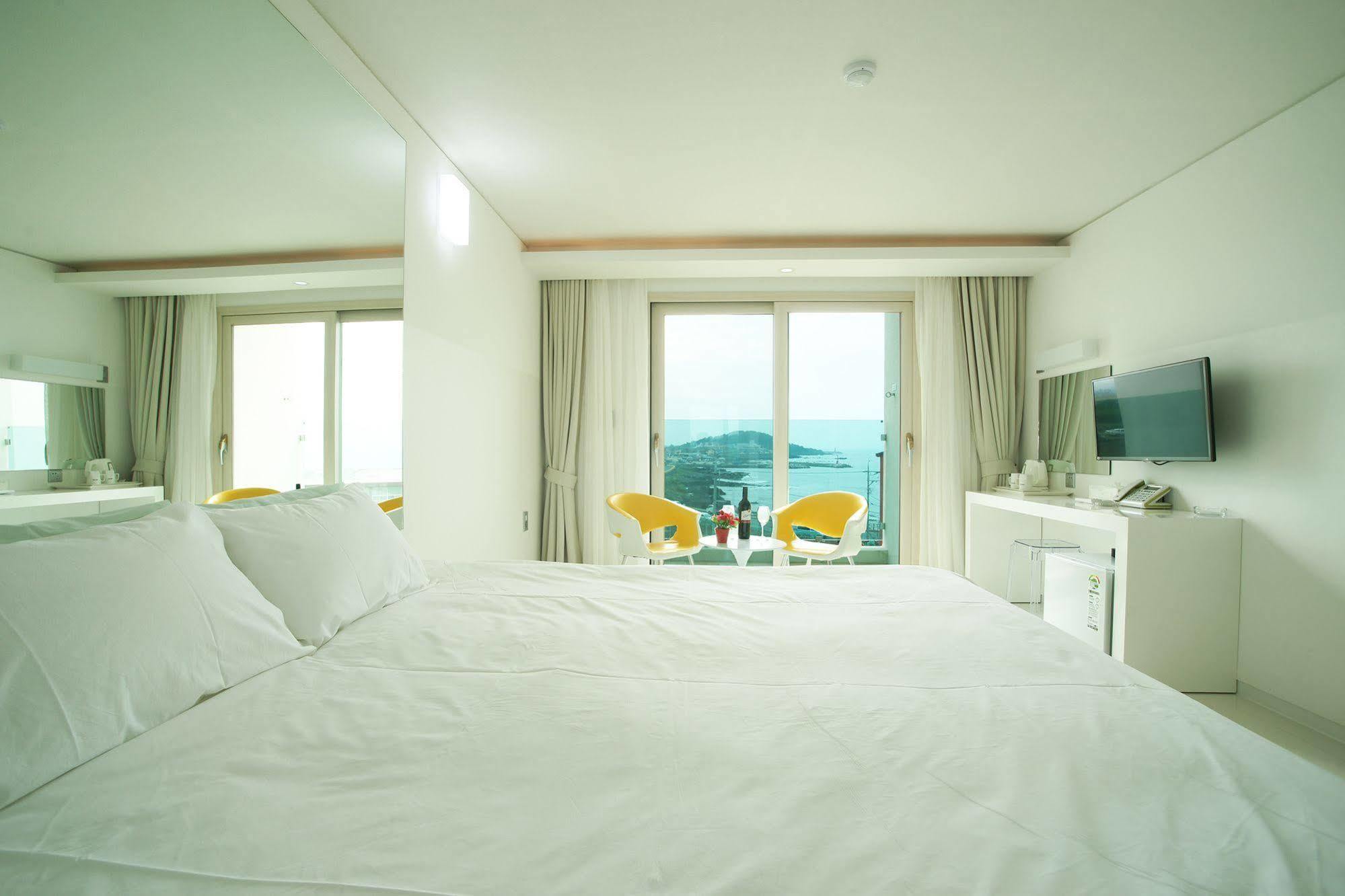 Hotel Ciel Bleu Jeju Exteriör bild